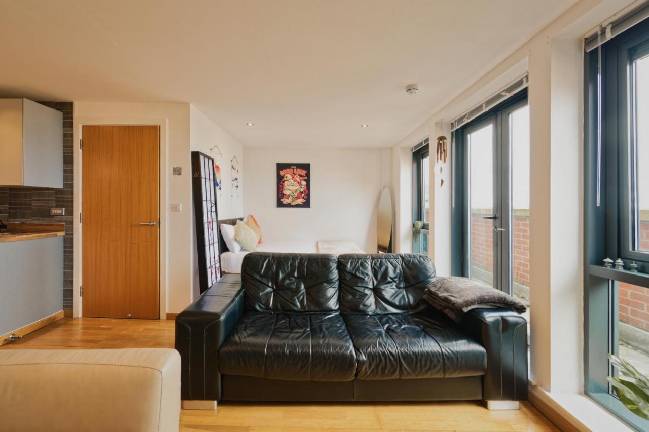 Sidemersey Livings- Convenient 1-Bedroom Flat With A View, Central Ливерпуль Экстерьер фото