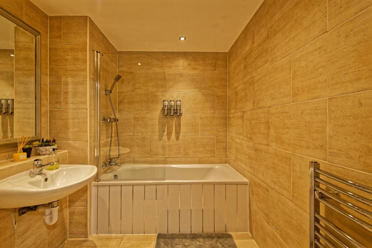 Sidemersey Livings- Convenient 1-Bedroom Flat With A View, Central Ливерпуль Экстерьер фото