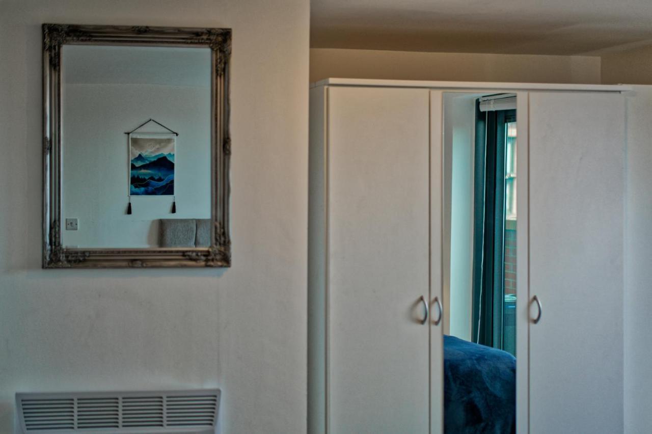 Sidemersey Livings- Convenient 1-Bedroom Flat With A View, Central Ливерпуль Экстерьер фото